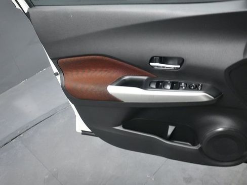 Used 2020 Nissan Kicks SR w/ Exterior Package image 20