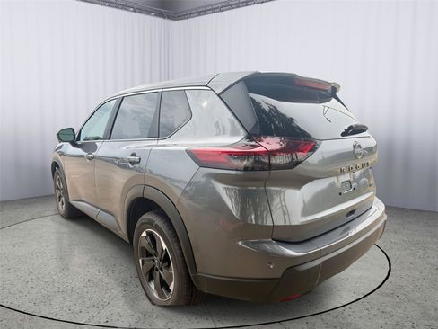 Used 2025 Nissan Rogue SV AWD/4WD image 6