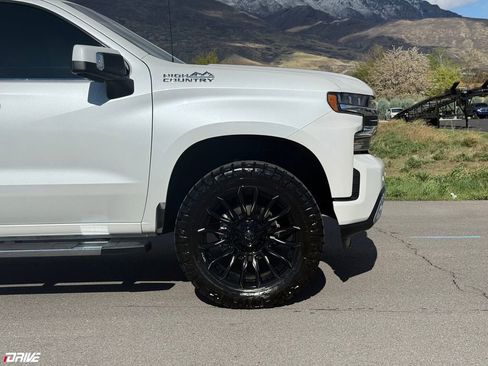 Used 2019 Chevrolet Silverado 1500 High Country w/ Technology Package AWD/4WD image 3