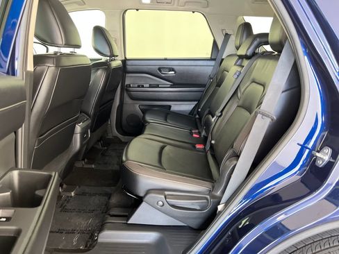 Used 2022 Nissan Pathfinder SL w/ SL Black Package FWD image 26