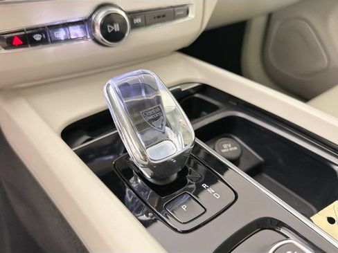 Certified 2024 Volvo XC60 B5 Ultimate AWD/4WD image 16