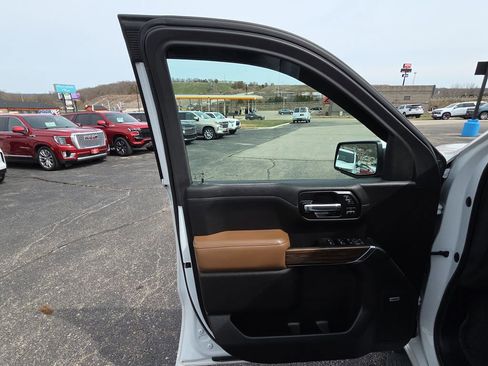 Used 2019 Chevrolet Silverado 1500 High Country image 13