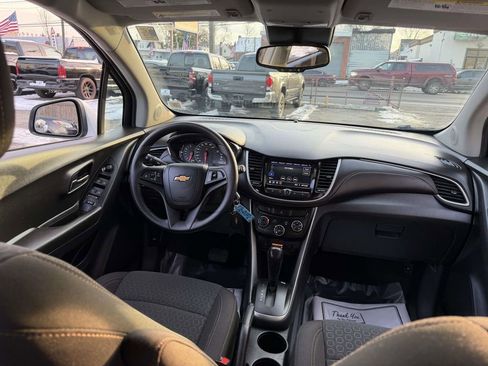 Used 2021 Chevrolet Trax LS w/ Tint and Cruise Package image 17