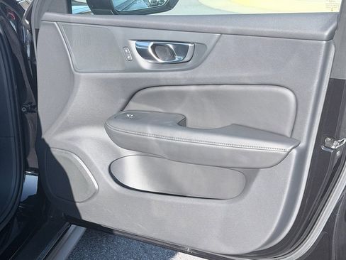 Used 2025 Volvo V60 B5 Cross Country Plus image 29