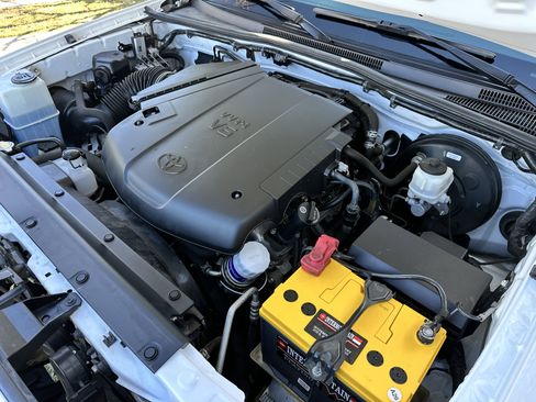 Used 2015 Toyota Tacoma w/ SR5 Package image 16