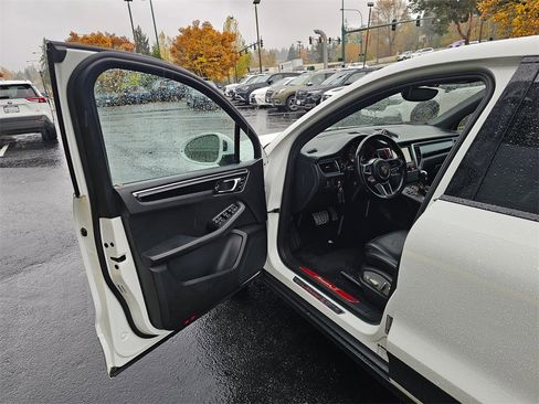 Used 2016 Porsche Macan S image 19