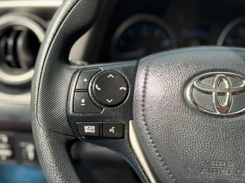 Used 2018 Toyota RAV4 LE image 23
