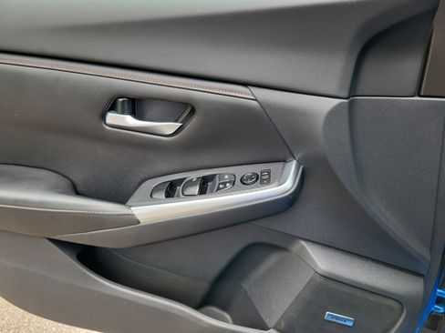 Used 2021 Nissan Sentra SR w/ SR Premium Package FWD image 17