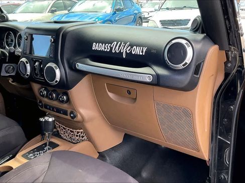 Used 2013 Jeep Wrangler Unlimited Sahara w/ Connectivity Group AWD/4WD image 23
