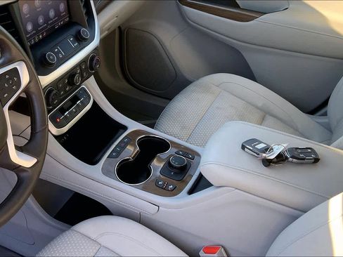 Used 2023 GMC Acadia SLE w/ Driver Convenience Package image 16