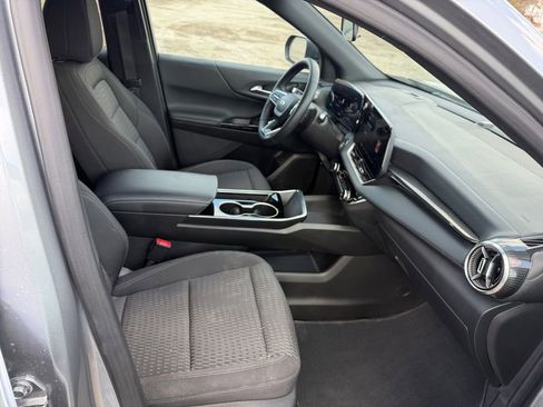 Used 2025 Chevrolet Equinox LT FWD image 11