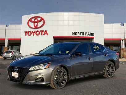 Used 2022 Nissan Altima 2.5 SR w/ Midnight Edition Package