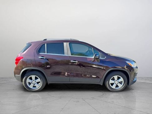 Used 2020 Chevrolet Trax LT w/ LT Convenience Package image 13
