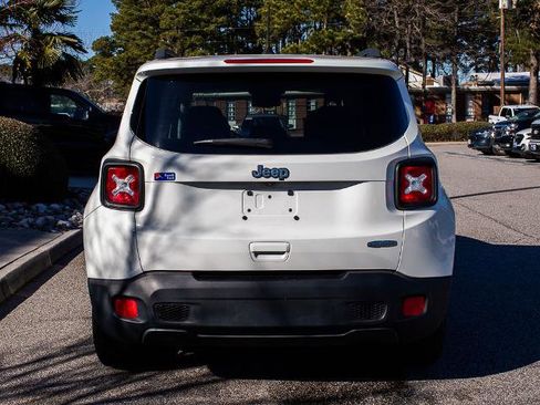 Used 2018 Jeep Renegade Latitude w/ Popular Equipment Group image 4