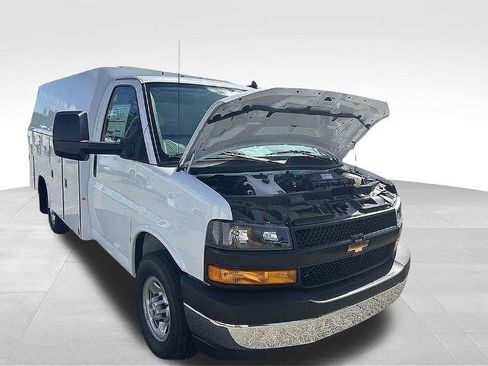 New 2025 Chevrolet Express 3500 Work Van 2D Chassis w/ Power Convenience Package image 29