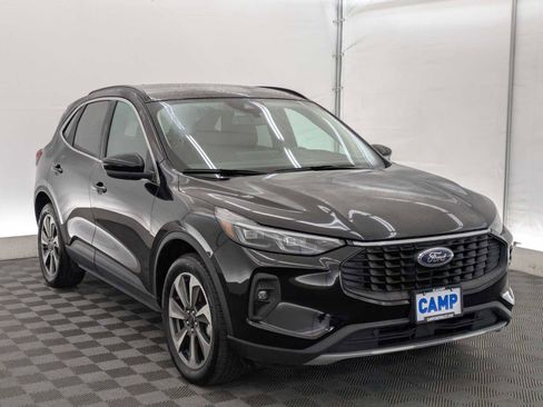 Used 2025 Ford Escape Platinum image 8