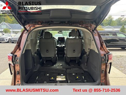 Used 2022 Toyota Sienna XLE AWD/4WD image 54