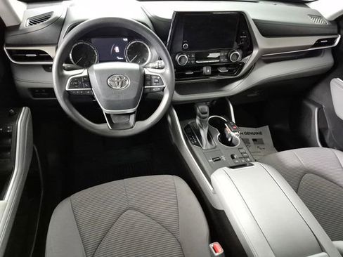 Used 2023 Toyota Highlander L image 10