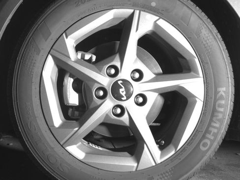 Used 2025 Kia K4 LXS image 12