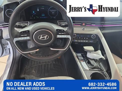 Used 2025 Hyundai Elantra Limited FWD image 9