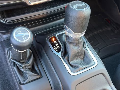 Used 2020 Jeep Wrangler Sport image 18