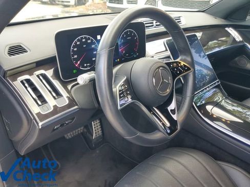 Used 2022 Mercedes-Benz S 500 4MATIC w/ AMG Line Package image 18