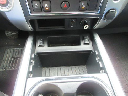 Used 2017 Nissan Titan SV RWD image 11