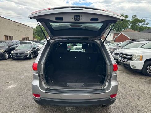Used 2019 Jeep Grand Cherokee Laredo w/ 18" Wheel & 8.4" Radio Group AWD/4WD image 22