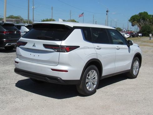 New 2026 Mitsubishi Outlander ES AWD/4WD image 3
