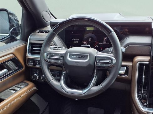 Used 2025 GMC Yukon XL Denali Ultimate AWD/4WD image 16