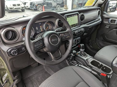 Used 2023 Jeep Gladiator Sport image 13