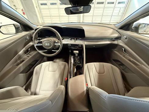 Used 2024 Hyundai Elantra SEL image 23