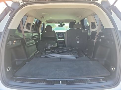 Used 2023 Jeep Grand Cherokee L Laredo RWD image 9