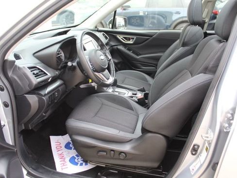 Used 2020 Subaru Forester Premium image 31