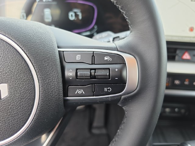 Used 2025 Kia Sportage EX FWD image 38
