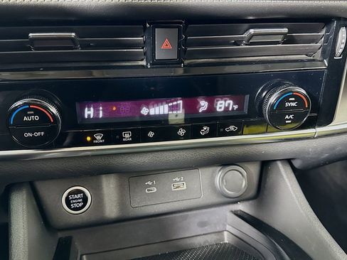 Used 2022 Nissan Rogue SV image 35