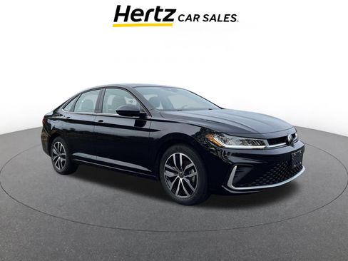 Used 2025 Volkswagen Jetta SE image 1