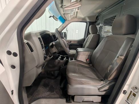 Used 2020 Nissan NV 2500 SV image 32