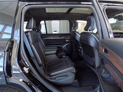 Used 2025 Jeep Grand Cherokee L Summit w/ Obsidian Package AWD/4WD image 31