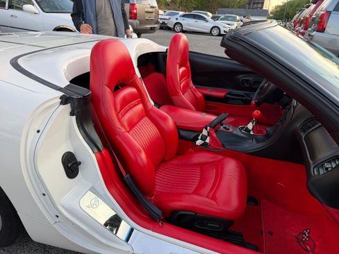 Used 2002 Chevrolet Corvette Convertible w/ Preferred Equipment Group2 image 12