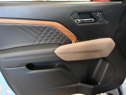 Used 2025 GMC Canyon Denali image 29