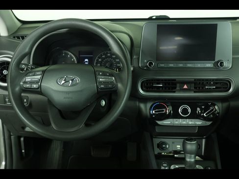 Used 2022 Hyundai Kona SE image 12