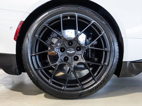 Used 2025 Aston Martin Vanquish RWD image 24