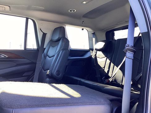 Used 2020 Cadillac Escalade 2WD image 17