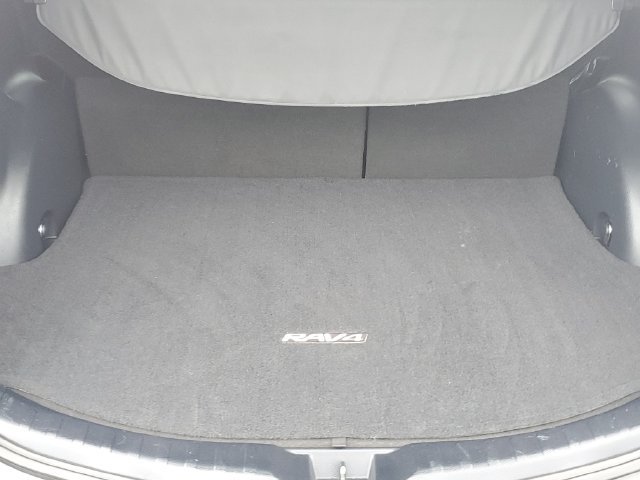 Used 2015 Toyota RAV4 LE FWD image 9
