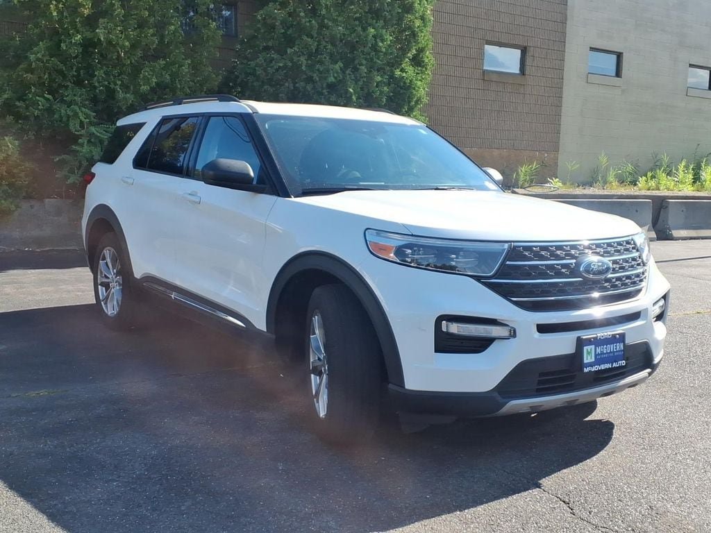 Used 2023 Ford Explorer XLT w/ Equipment Group 202A AWD/4WD image 4