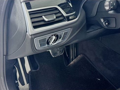 Used 2020 BMW 740i w/ M Sport Package image 10