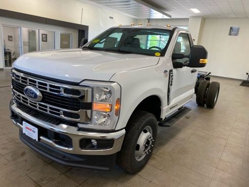 New 2024 Ford F350 XL w/ XL Chrome Package image 4