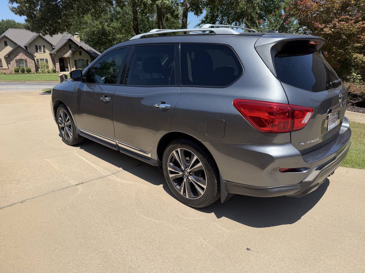 Used 2017 Nissan Pathfinder Platinum FWD image 8
