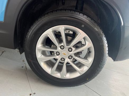 Used 2025 Chevrolet TrailBlazer LS w/ LS Convenience Package FWD image 16